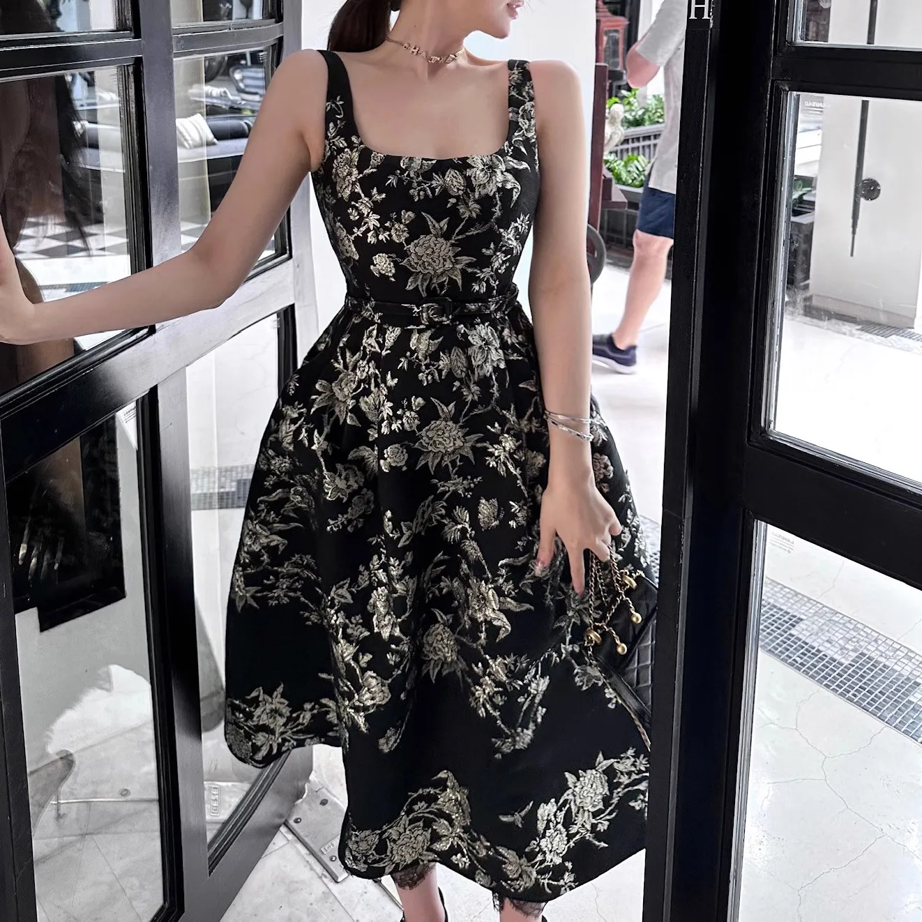 

Runway Vintage Black Jacquard Flower Jacquard Dress Women with Belt Sleeveless Party Bodycon Dress Female Luxury Design Vestido