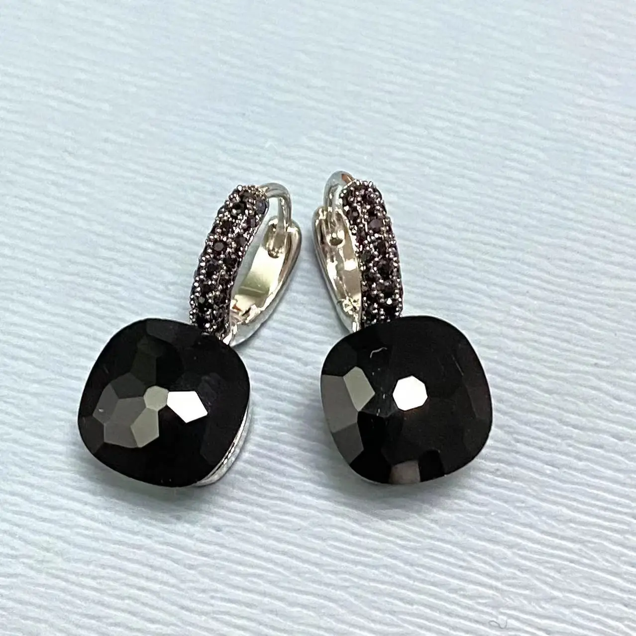 Clássico Nudo Inlay Brincos De Zircão Preto Para Mulheres, Quadrado De Cristal Doce, Arma Preta Chapeada, Jóias Da Moda, 10.6mm