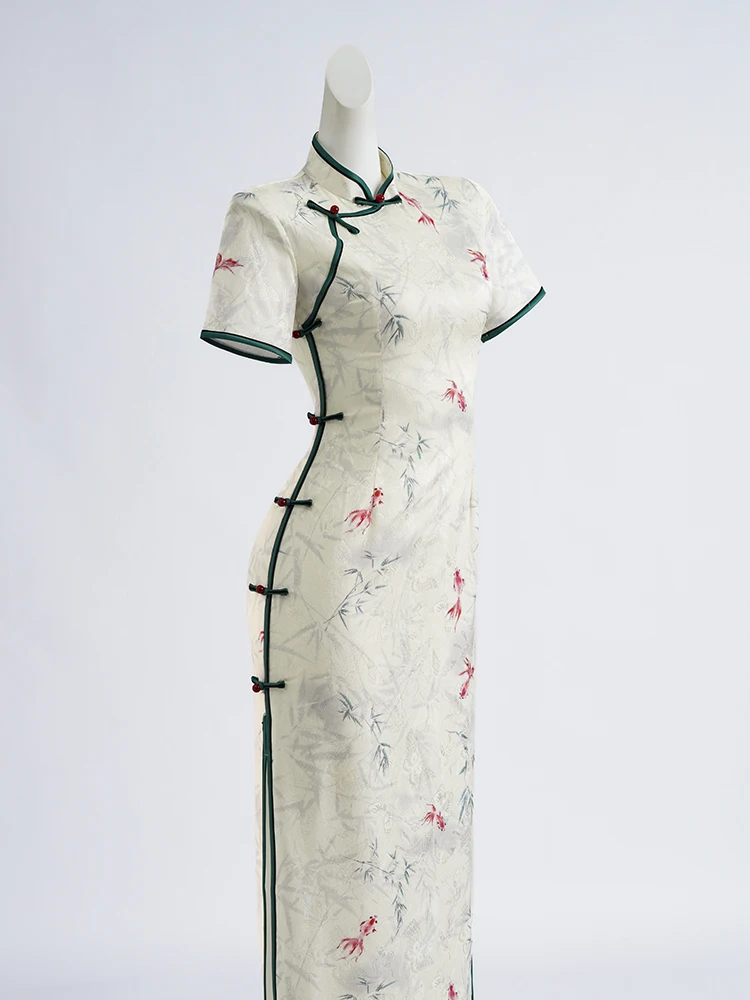 

Новое китайское платье-ципао с коротким рукавом, молодежная версия, летнее, приталенное, для повседневной носки, дизайн Luy Fi, длинное, в винтажном ретро-стиле