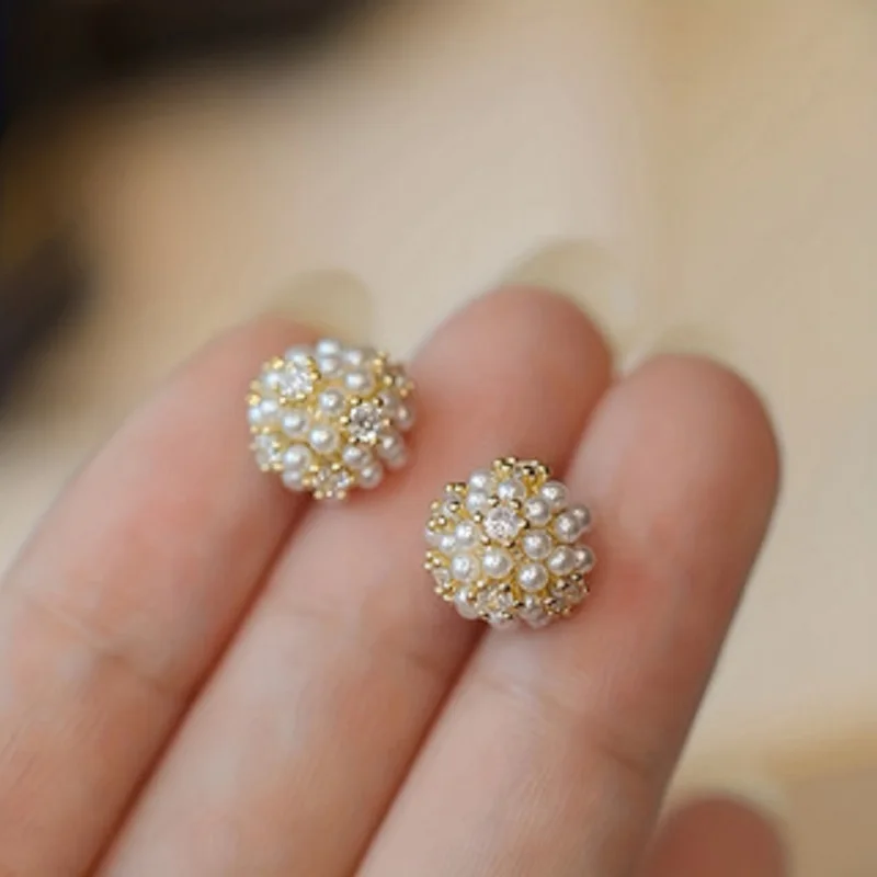1 Pair of Current Fake Pearl Flower Earrings Women's Elegant Circle Earrings FriendGift Trendy Accessories Banquet Party Jewelry