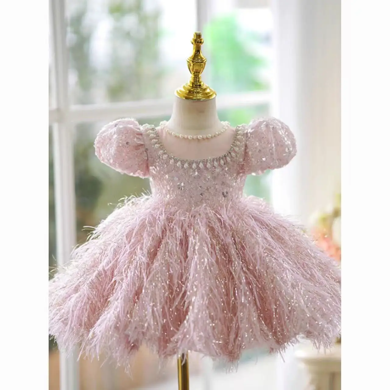 

Kids Baby Retro Flower Girl Dresses Fashion Short-sleeved Pearl Feather Skirt Ball Gown Wedding Banquet Children's Party Dress