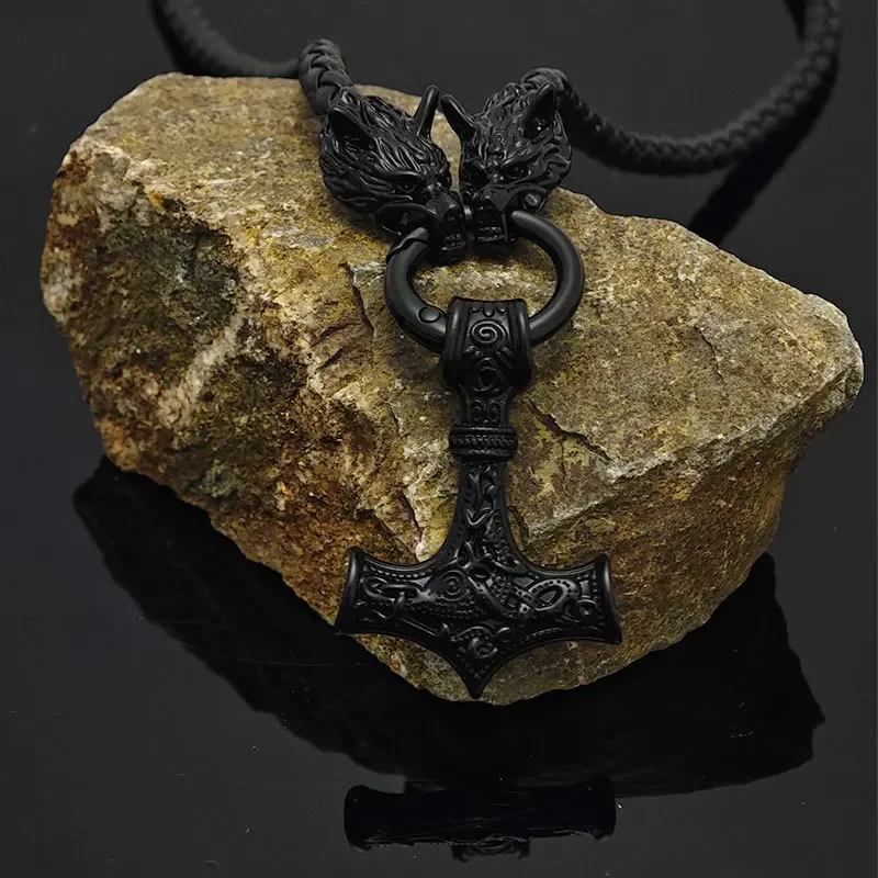 Der ultimative Leitfaden für Mutterschmuck: Bewertung und Empfehlung für den Black Leather Necklace mit Wikingerhammer und Wolfskopf