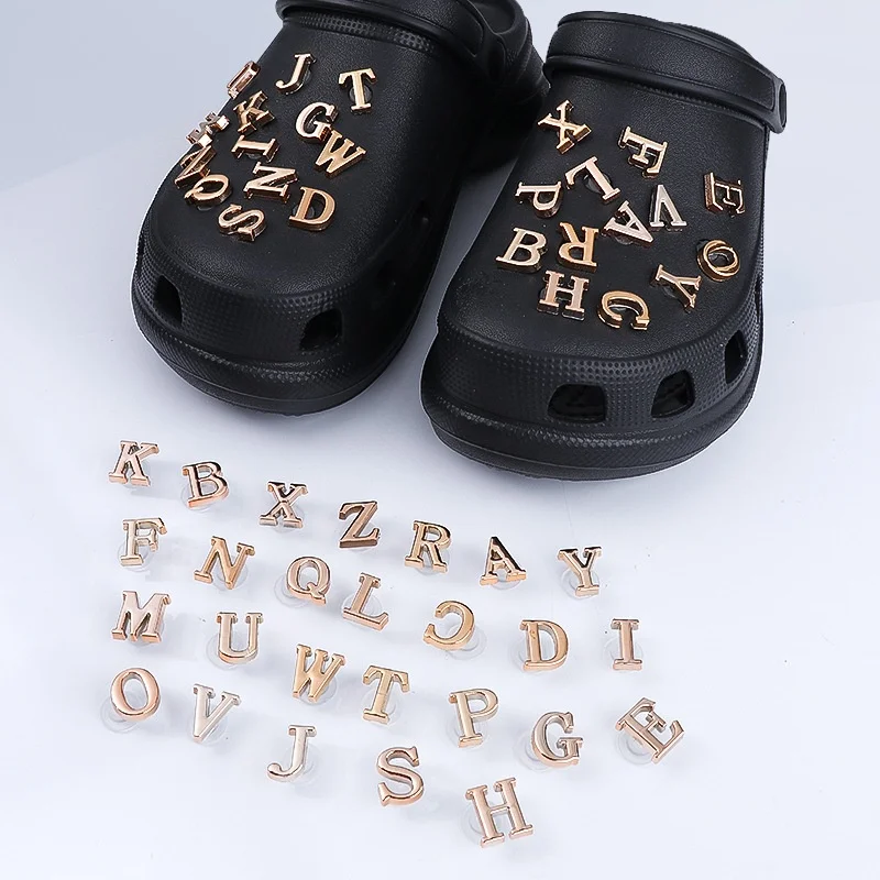 26 Piece Golden Metal English Letters Charms Designer DIY Shoes Decaration for Hole Jibbi Clogs Kids Boys Women Girls Gifts