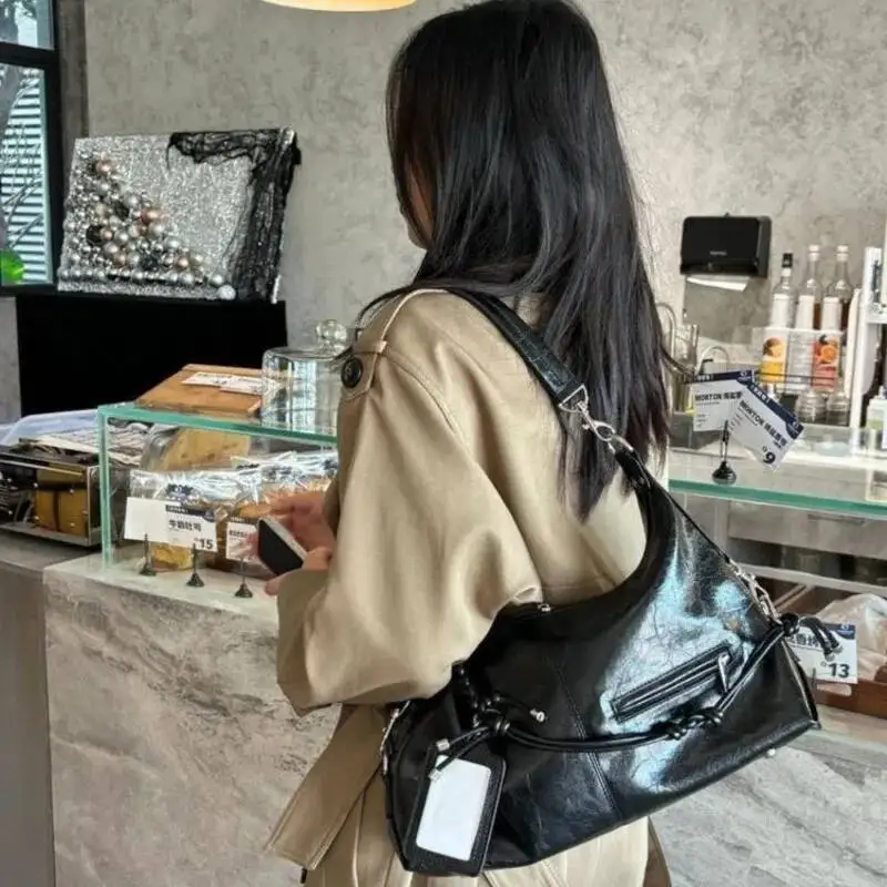 Bloom Korean Style Retro Woven Tote Women Leather Textured Large Capacity Underarm Ladies Fashion Commute Shoulder Bag