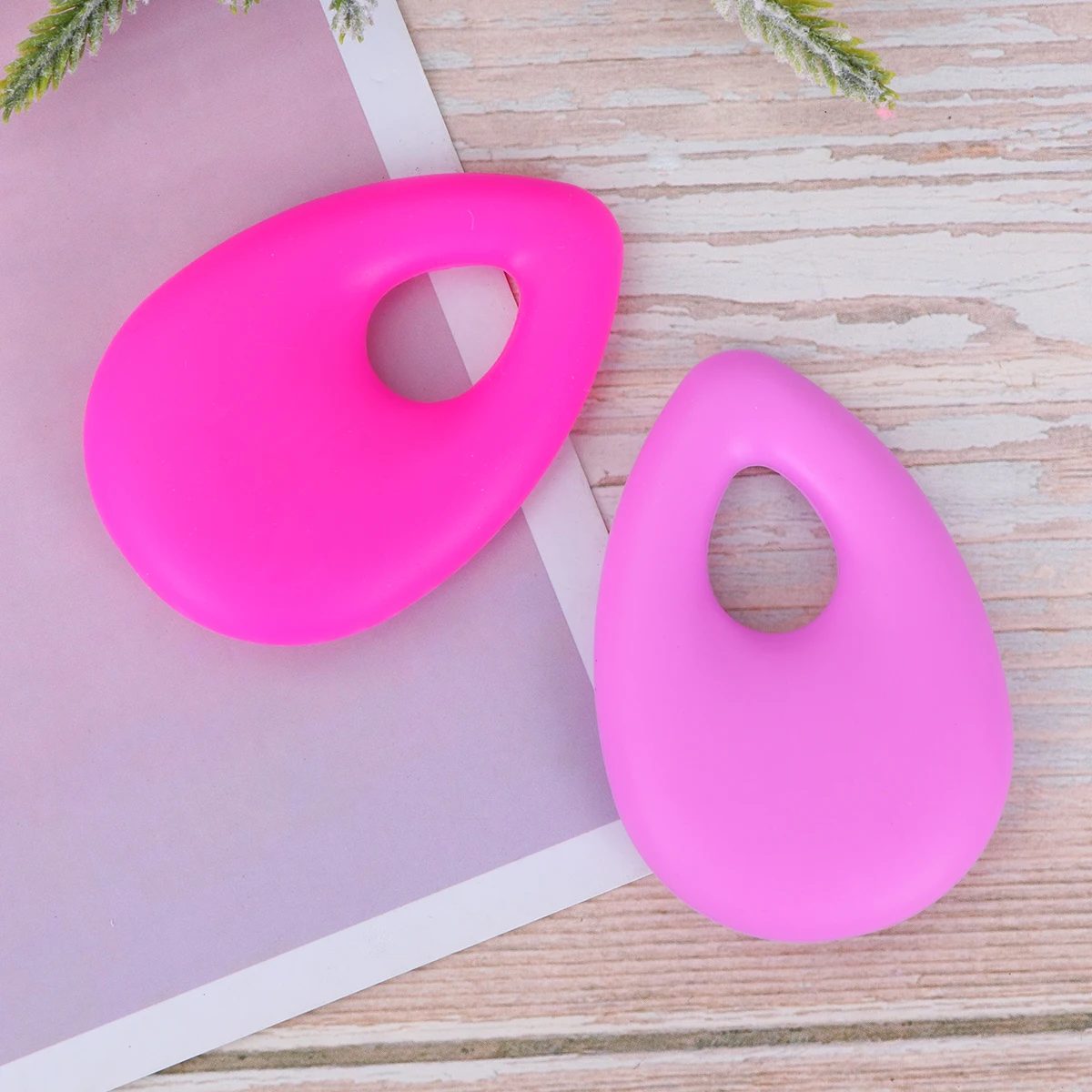 

2Pcs Soft Textured Silicone Teether Necklace For Babies Molar Training Toy Bright Colors Easy Clean Rosy Purple