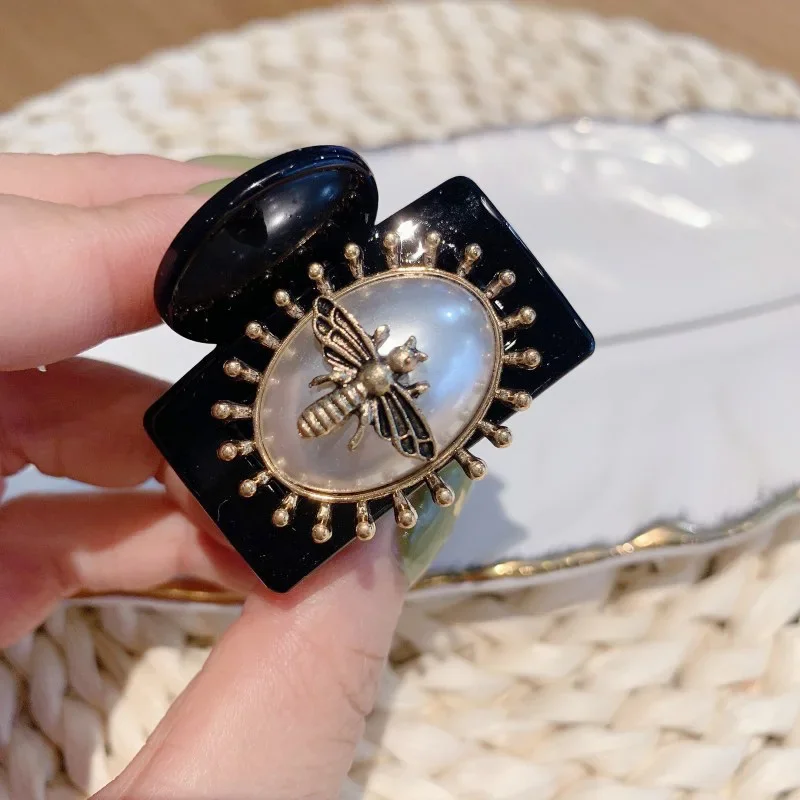 Retro spinki do włosów antyczny brąz kolor pszczoła Charms spinki do włosów Bang spinki do włosów luksusowe perłowe spinki do włosów akcesoria nakrycia głowy prezenty — zdjęcie 4