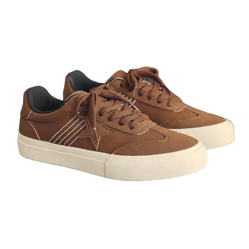 

A pair of fashionable retro leather casual shoes, suitable for both men and women. Ideal for street wear and outdoor activities.