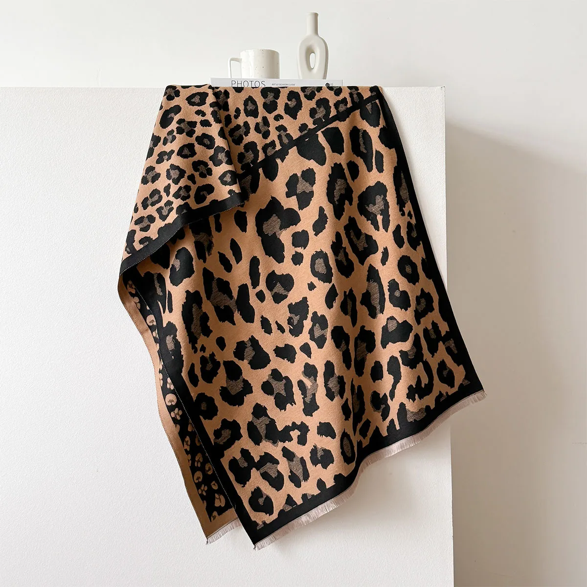 2024 New Women Leopard Print Cashmere Scarf Luxury Brand Winter Thick Warm Scarf Long Fringed Shawl Fashionable Pashmina Blanket