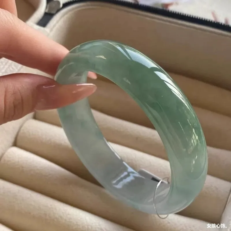 Natural Burmese Old Mine Bracelet, High Translucency, Floral Pattern, Oil Green, Clear Water, Fashionable Jadeite Bracel