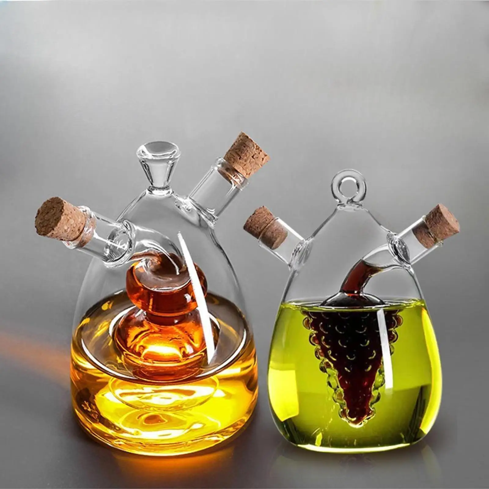 Dispenser per olio d'oliva e aceto Tappi con beccuccio doppio versatore Dispenser trasparente per salsa di soia Bottiglia di olio in vetro 2 in 1 per cucina