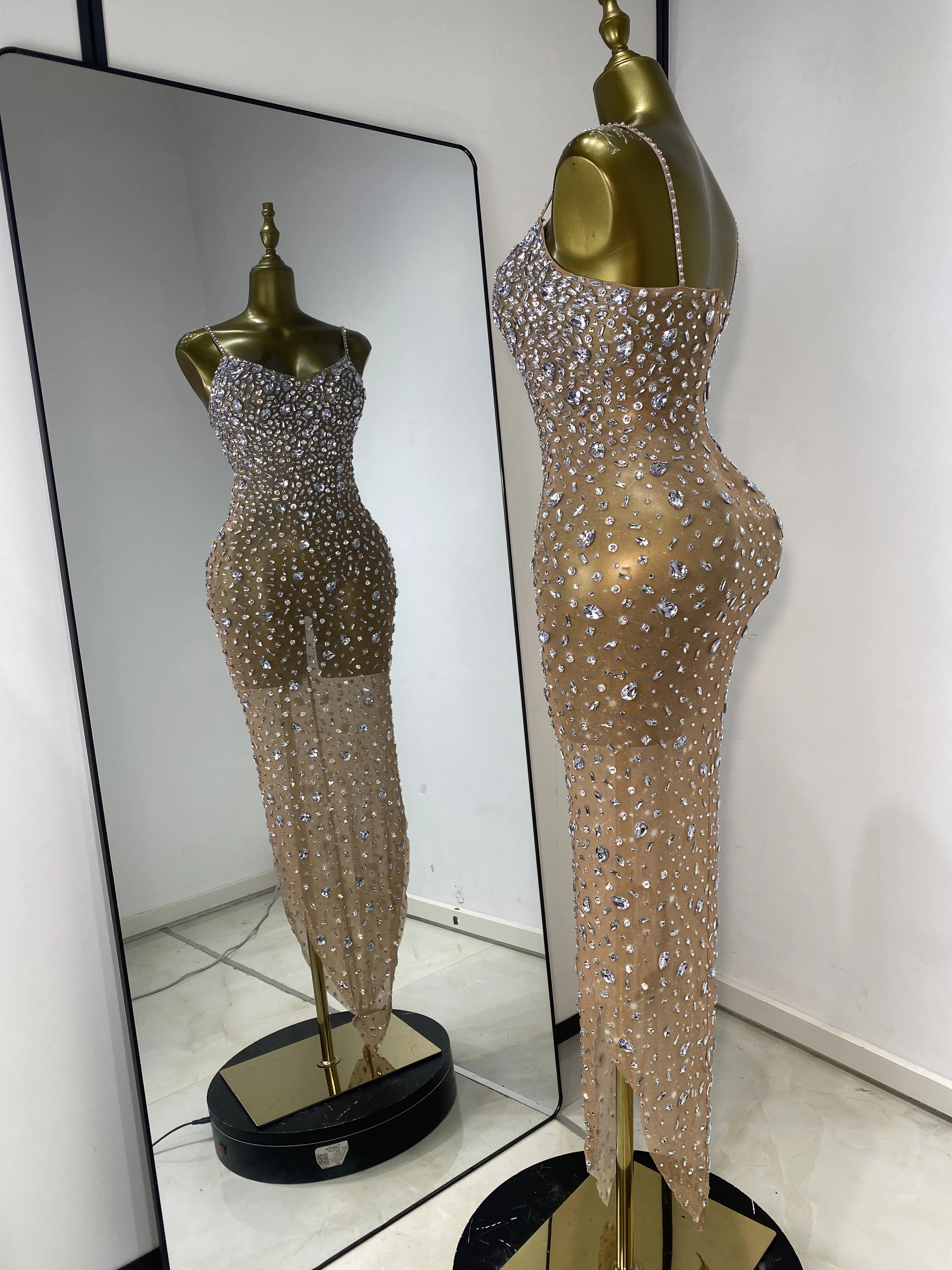 Sparkly Strass Mesh Jurk Spaghetti Band V-hals Asymmetrisch Lang Doorzien Sexy Avond Club Feestjurk Zanger Kostuums