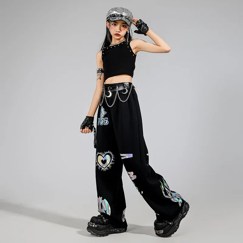 キッズK-POPヒップホップ服、ブラックリベットクロップタンクトップ、カジュアルワイド反射スウェットパンツ、女の子男の子ダンスウェアコスチューム服