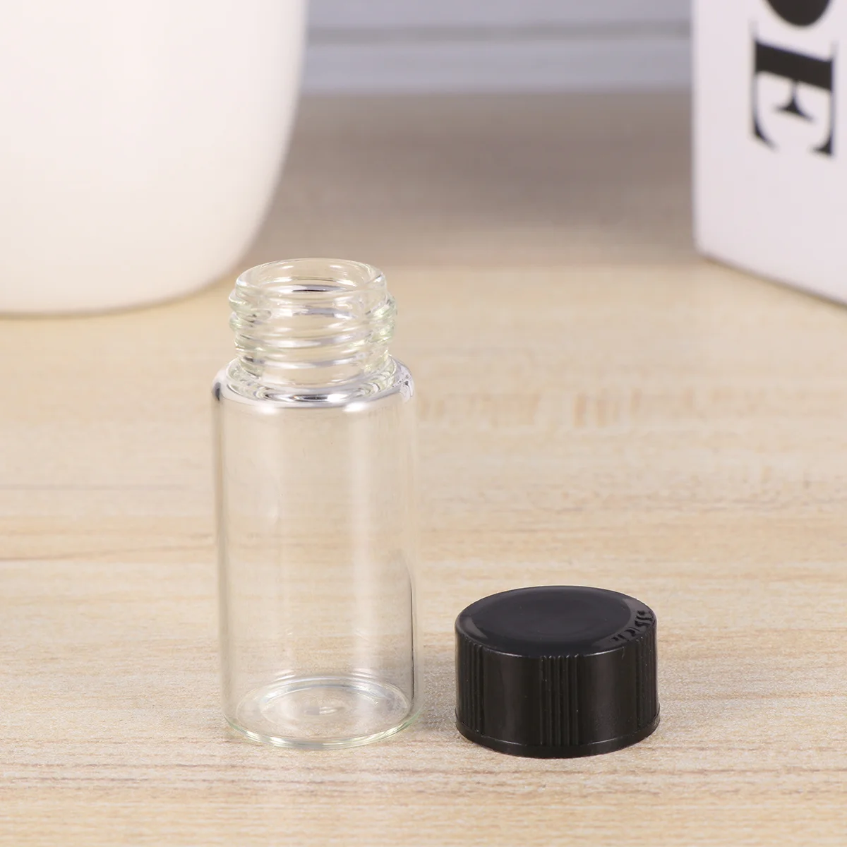 

20Pcs Glass Sample Bottles Transparent Thread Storage Bottle Sealed Small Bottles Black Lid High Transparency for