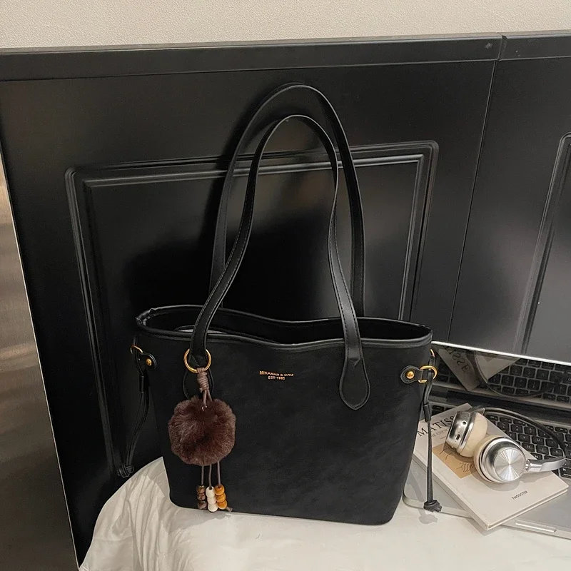 

Designer Paris Inspired Fashionable Bag Trendy Crossbody Handbag With Letter Logo Elegant For Women Vintage And Spacious