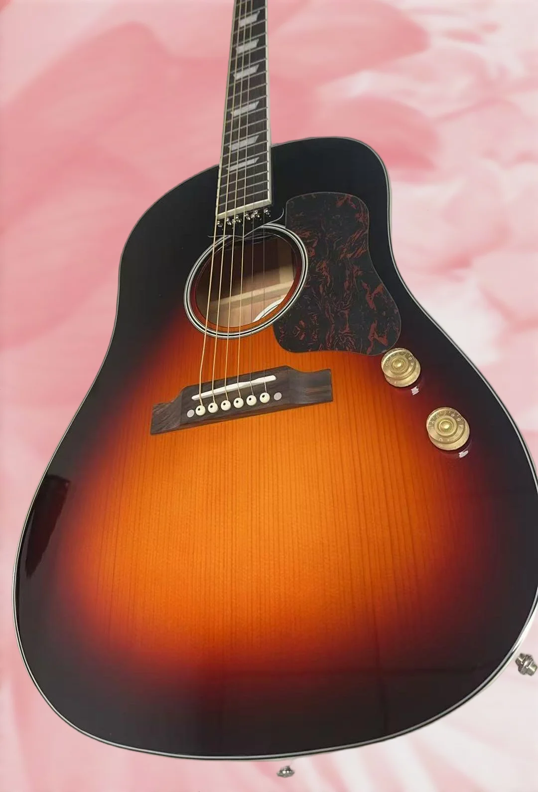 

Акустическая гитара 160E Sunburst с цельной еловой верхней декой, корпусом из палисандра, грифом и накладкой на гриф из палисандра, костяным нутом и седлом - 20 ладов