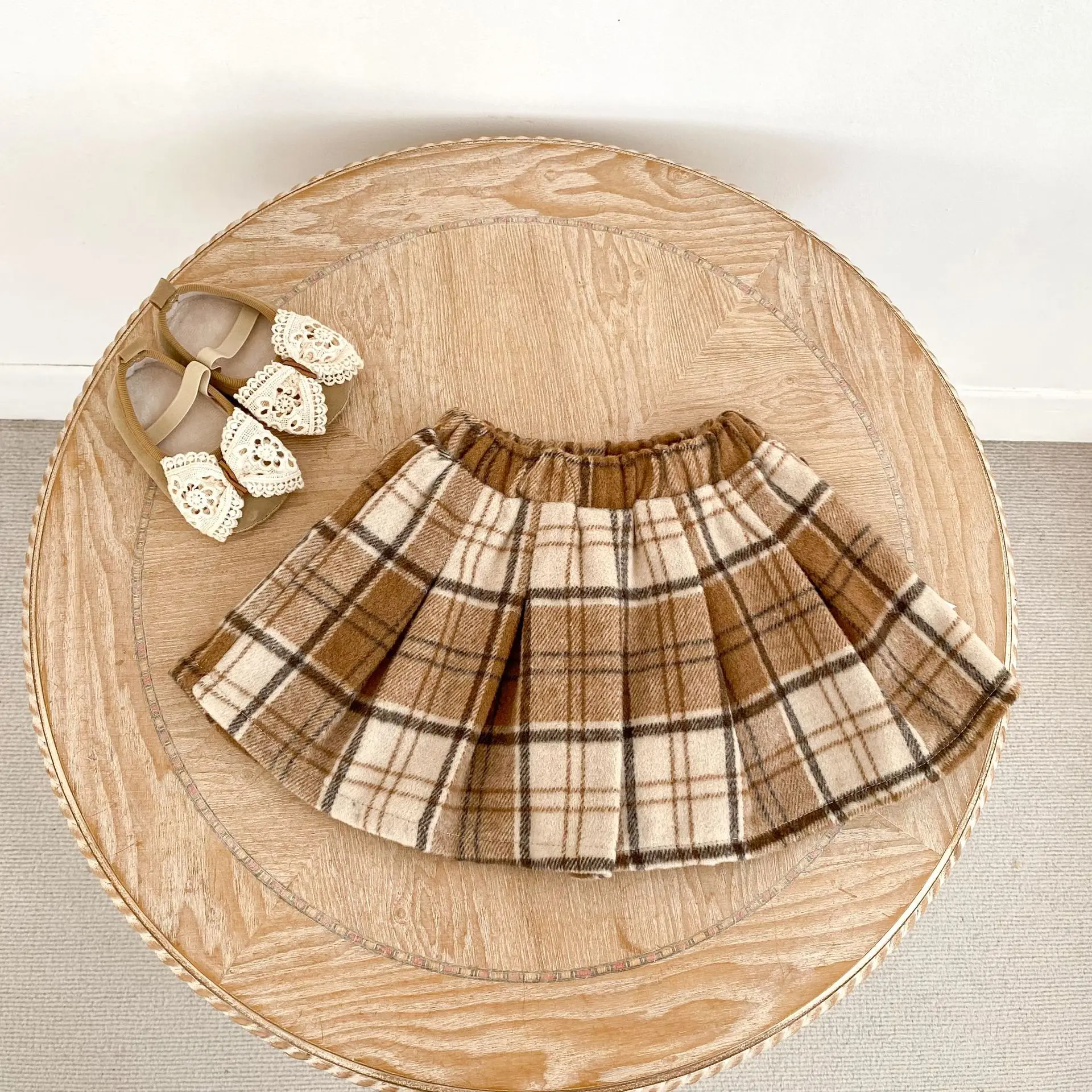 2026 Herbst Süßer Stil Kinderrock Karierter Plissee-Rock mit Elastikbund für 6M-4J Mädchen Vielseitiges Kinderkleid – Detail 5
