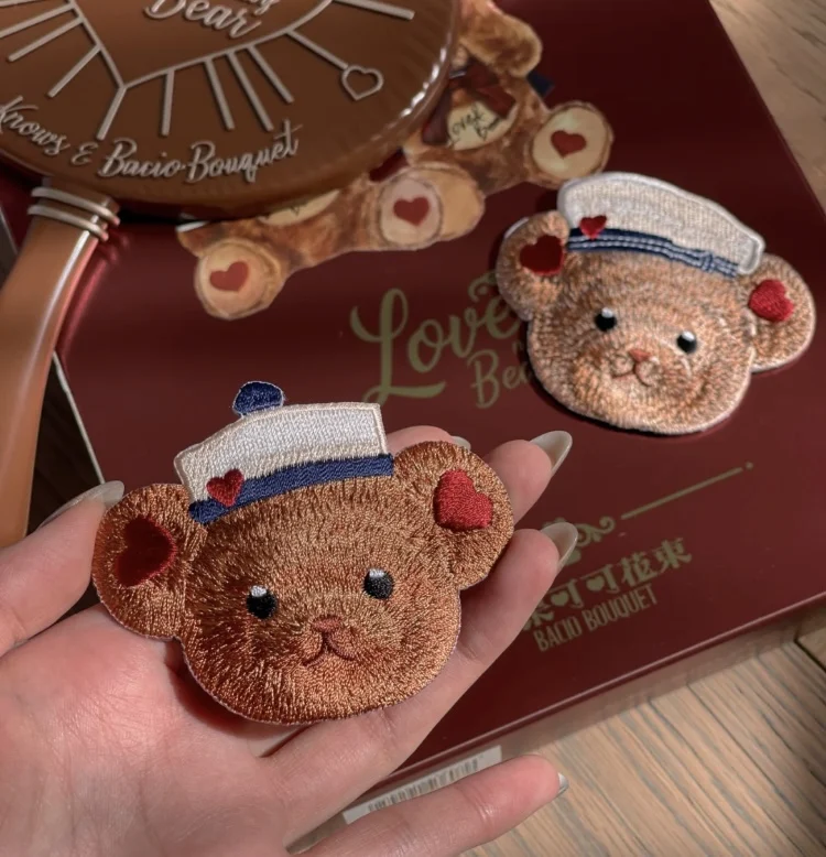 

Заколка для волос Flower Knows Teddy Bear Little Bear с вышивкой, коллекционная