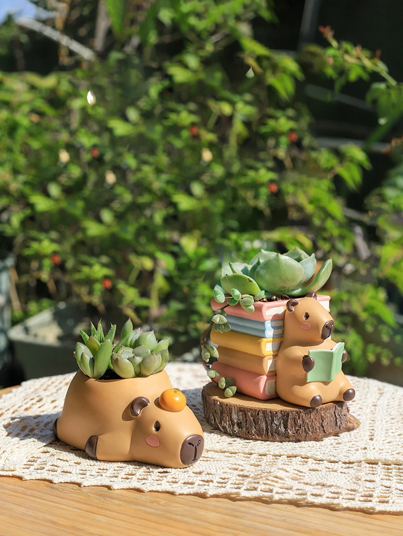 Cute Capybara Small Plant Pot Resin Succulent Planter for Home Office Desk Mini Ornament Fairy Garden Flowerpot Decoration