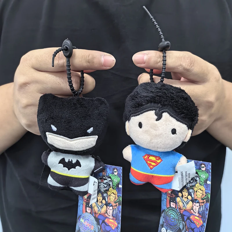 9 cm Batman Superman Plüsch-Schlüsselanhänger DC Justice League 9 cm Harley Quinn Joker Niedliche Cartoon-Filmpuppen Kreative Weihnachtsgeschenke – Detail 3