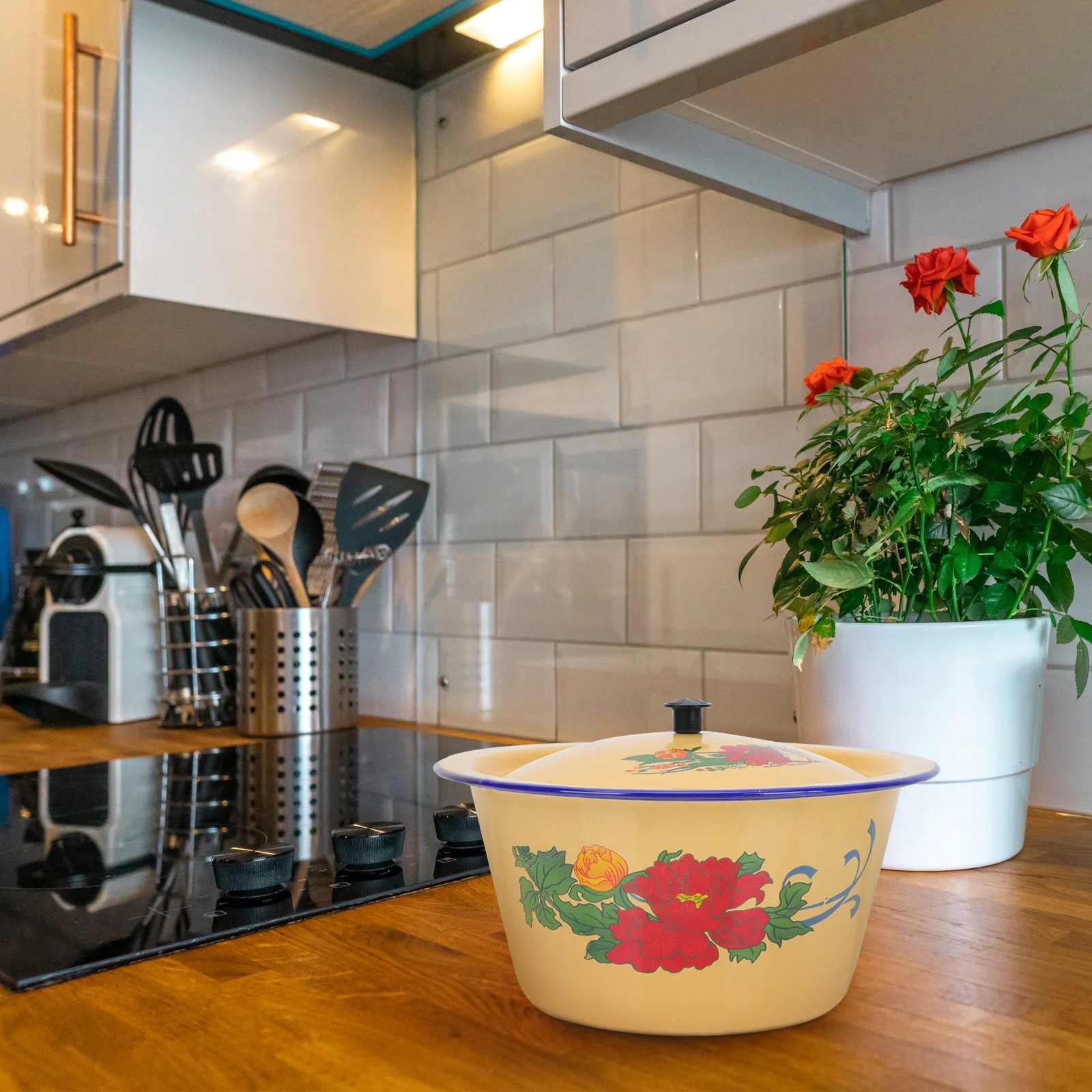 

Retro Enameled Bowl Tureen Pot with Lid Vintage Style Enamelware Material Easy Clean Store Spices Home Use