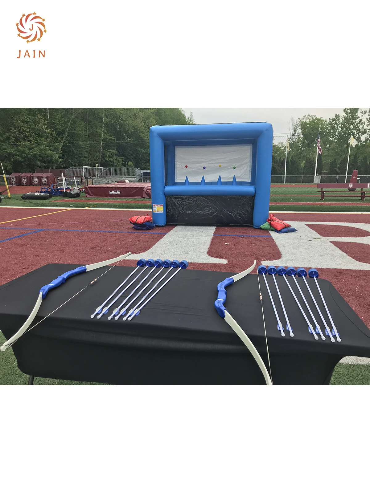 Safe PVC Inflatable Archery Shooting Target Inflatable  Archery  Game With Free Bow and Arrow for  Events Carnival（3*1.7*2.7m)