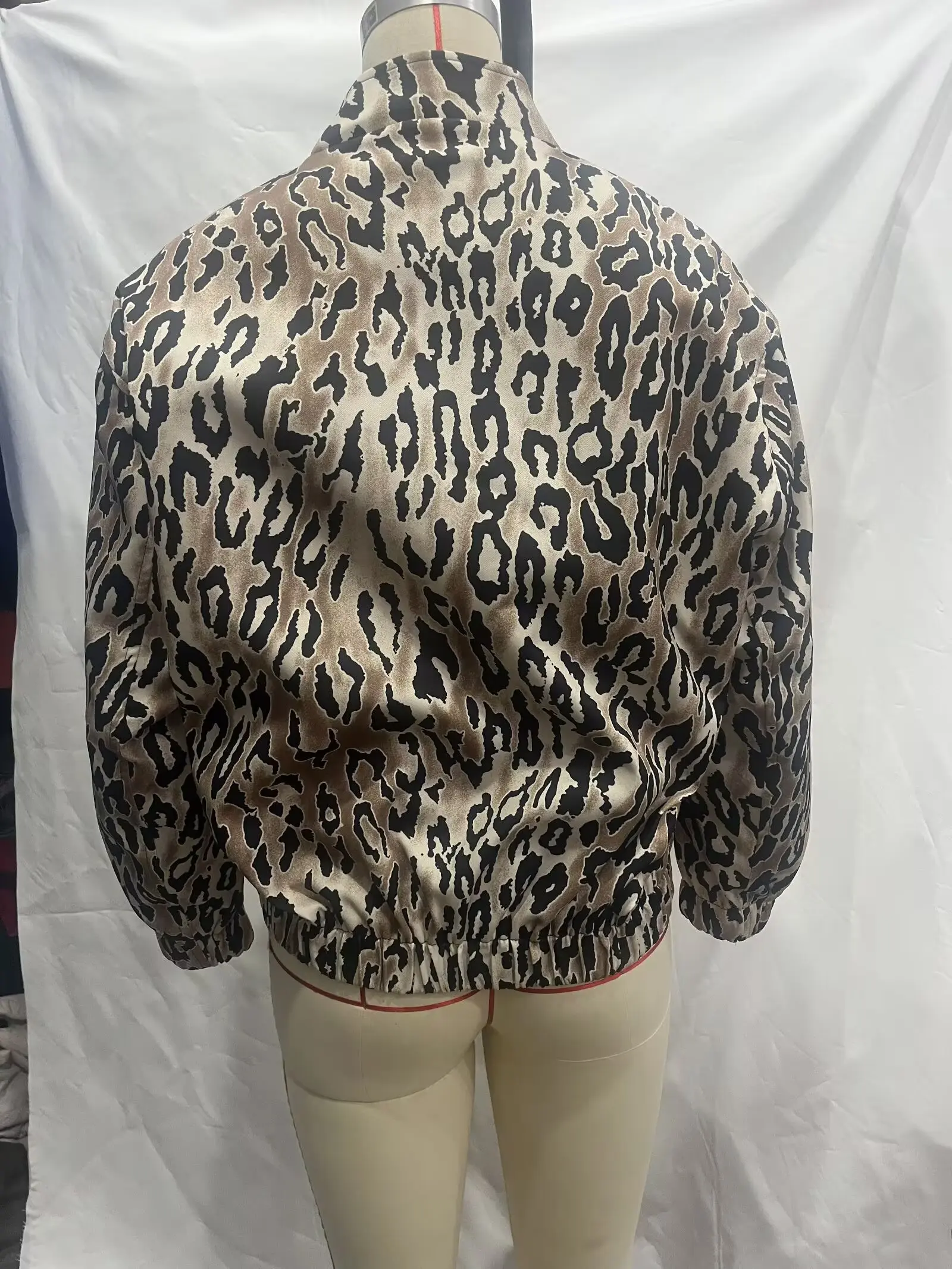   Chaqueta holgada con cremallera de moda urbana de leopardo, chaqueta de piloto versátil para mujer, chaqueta de leopardo a la moda para ir al trabajo, novedad de 2025