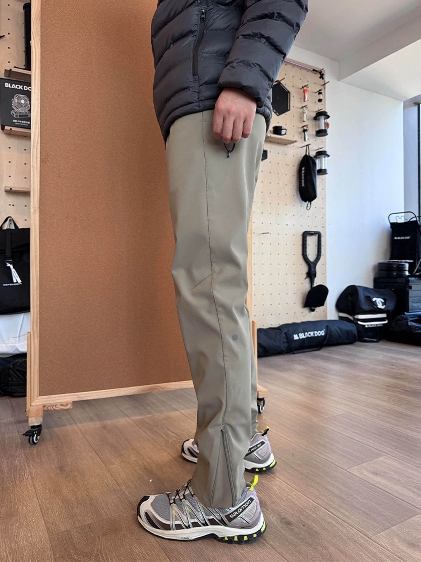 

Men's Waterproof Soft ell Climbing Pants Autumn Winter Side Zipper Micro Cone Workwear Outdoor Hiking Mountain Climbing Tro...