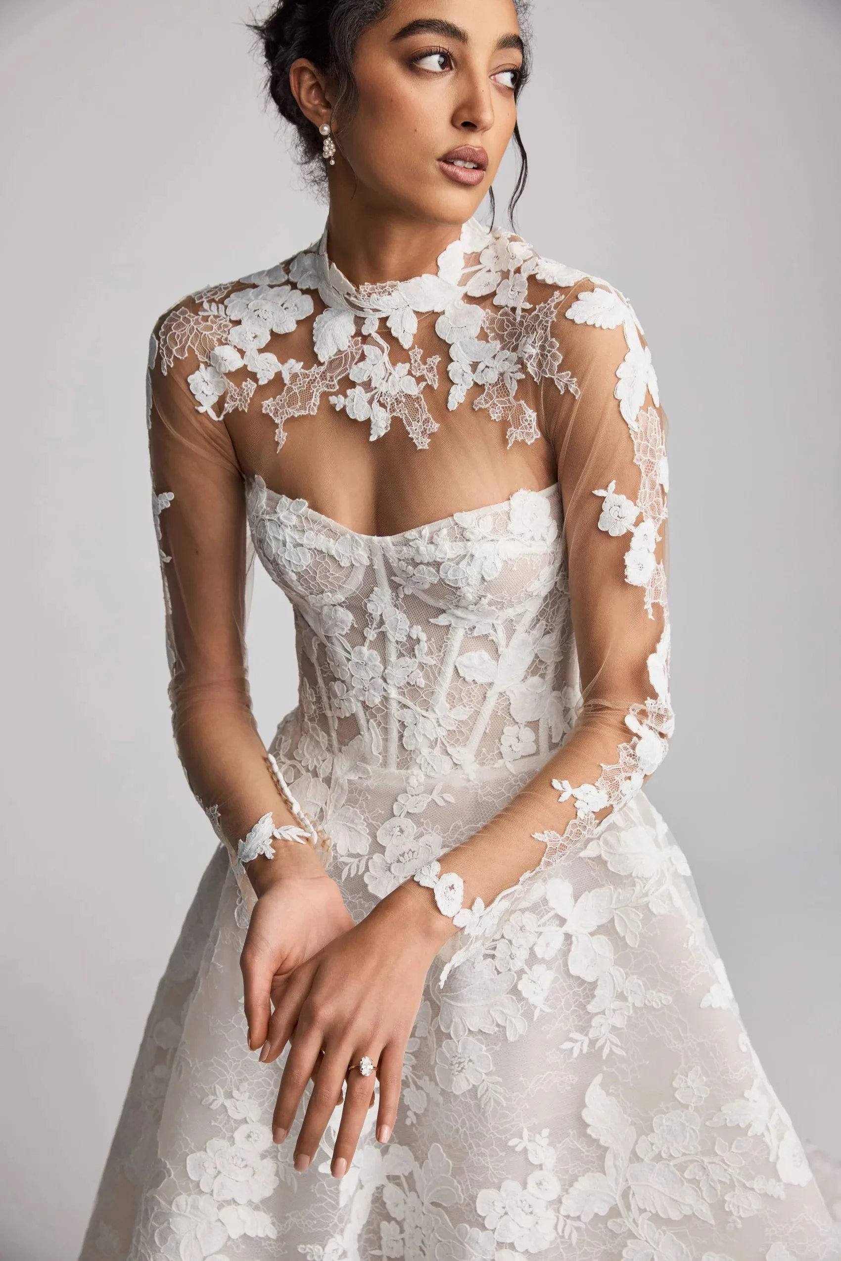 Modest Bridal Bolero Jacket Elegant High Neck Long Sleeves Lace Applique Button Back Wedding Shrug Customized Bridal Top Wraps