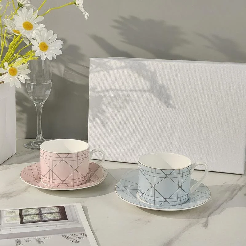 set-moderno-minimalista-di-tazza-e-piattino-in-ceramica-per-caffe-e-te-pomeridiano-souvenir-in-stile-nordico