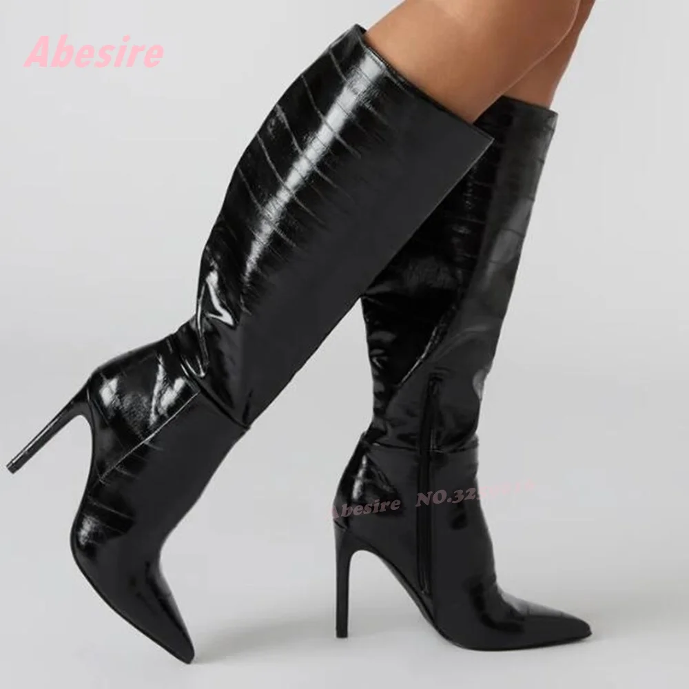 الأحمر المرقعة خنجر الكعوب الأحذية مدبب تو الجانب سستة حذاء برقبة للركبة للنساء الصلبة جلدية الشتاء حذاء كاجوال 2025 مثير