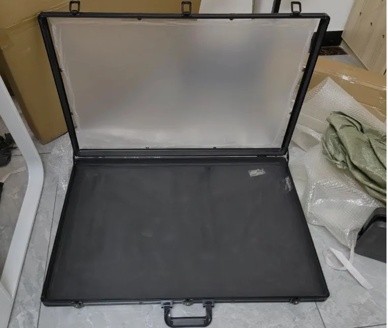 Zilver aluminium acryl transparant top displaystandaard draagbare leverancier handel vitrine voor TCG-kaarten met slotfunctie
