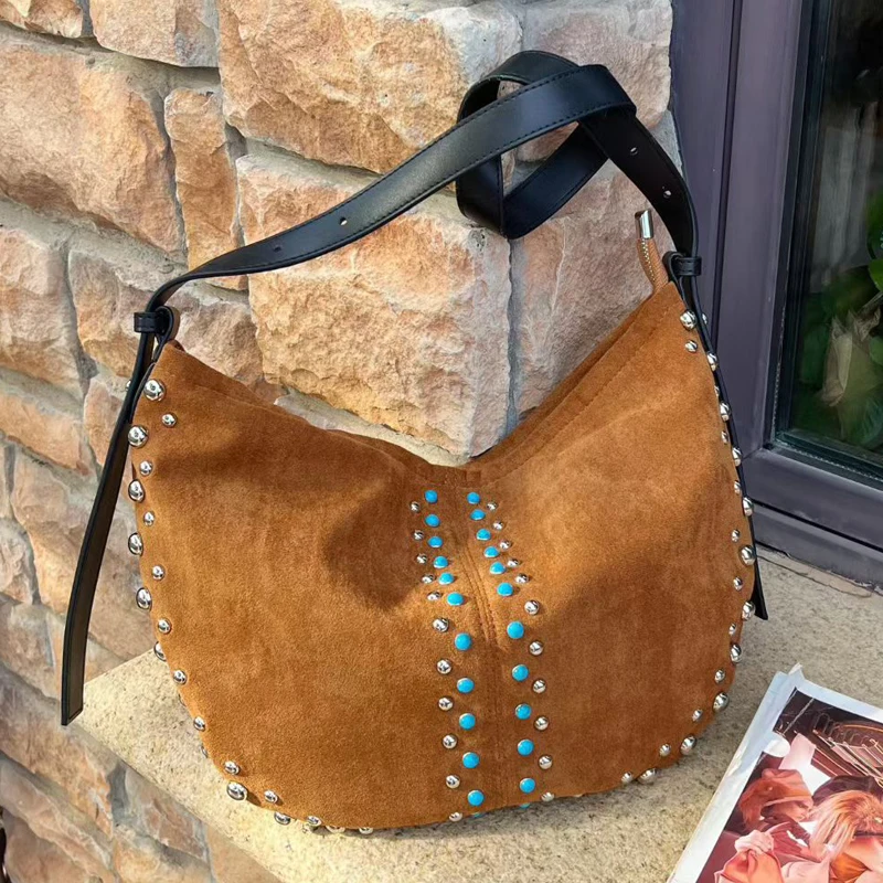 حقائب يد نسائية فاخرة بتصميم نصف قمر من جلد الغزال الصناعي على الطراز الإنجليزي، جديدة في عام 2026، مصنوعة من البوليستر الفسيفسائي المزين بالخرز والترتر، حقيبة كتف تحت الإبط جودة عالية ًالشحن مجانا وصول الشحن السريع