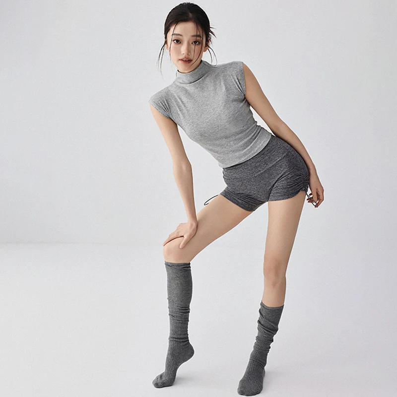 2026 New Women Sports Three-point Shorts Tight Hip Lifting Peach Hip Yoga Pants Summer Slim Workout Bottoms Matching Top Fitness