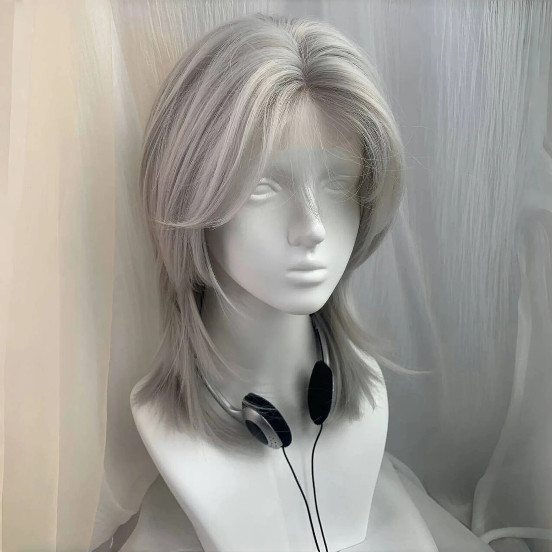 Lolita Synthetik-Perücke mit Spitzenfront, Wolfsschwanz, kurzes lockiges Haar, silbergrau, geschichtet, flauschige Alltagsperücke, Ganzkopfperücke, Unisex, für den täglichen Gebrauch