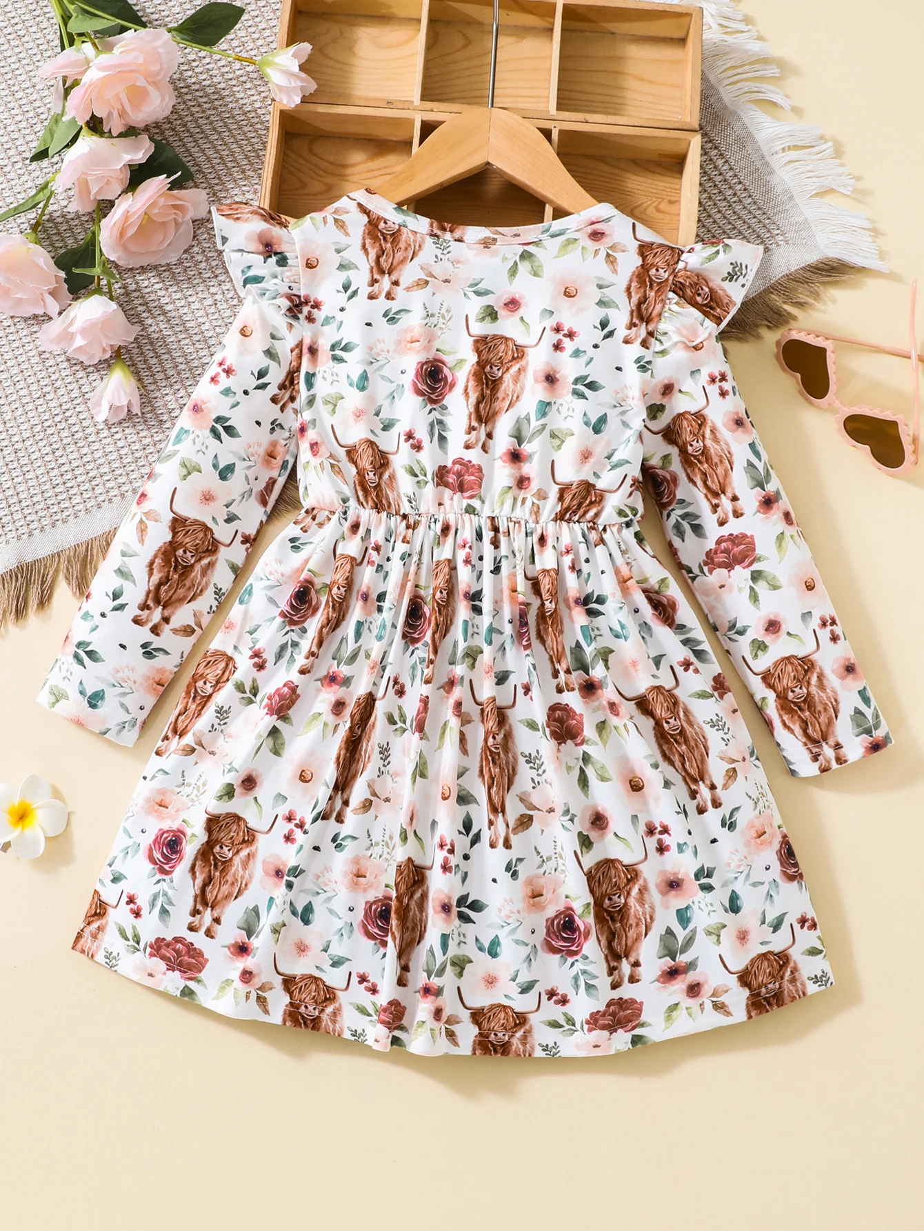 Spring  Autumn Girls Dresses With Round Neck  Long Sleeved Printed Waist Folded Fluffy Skirts Fashionable Children