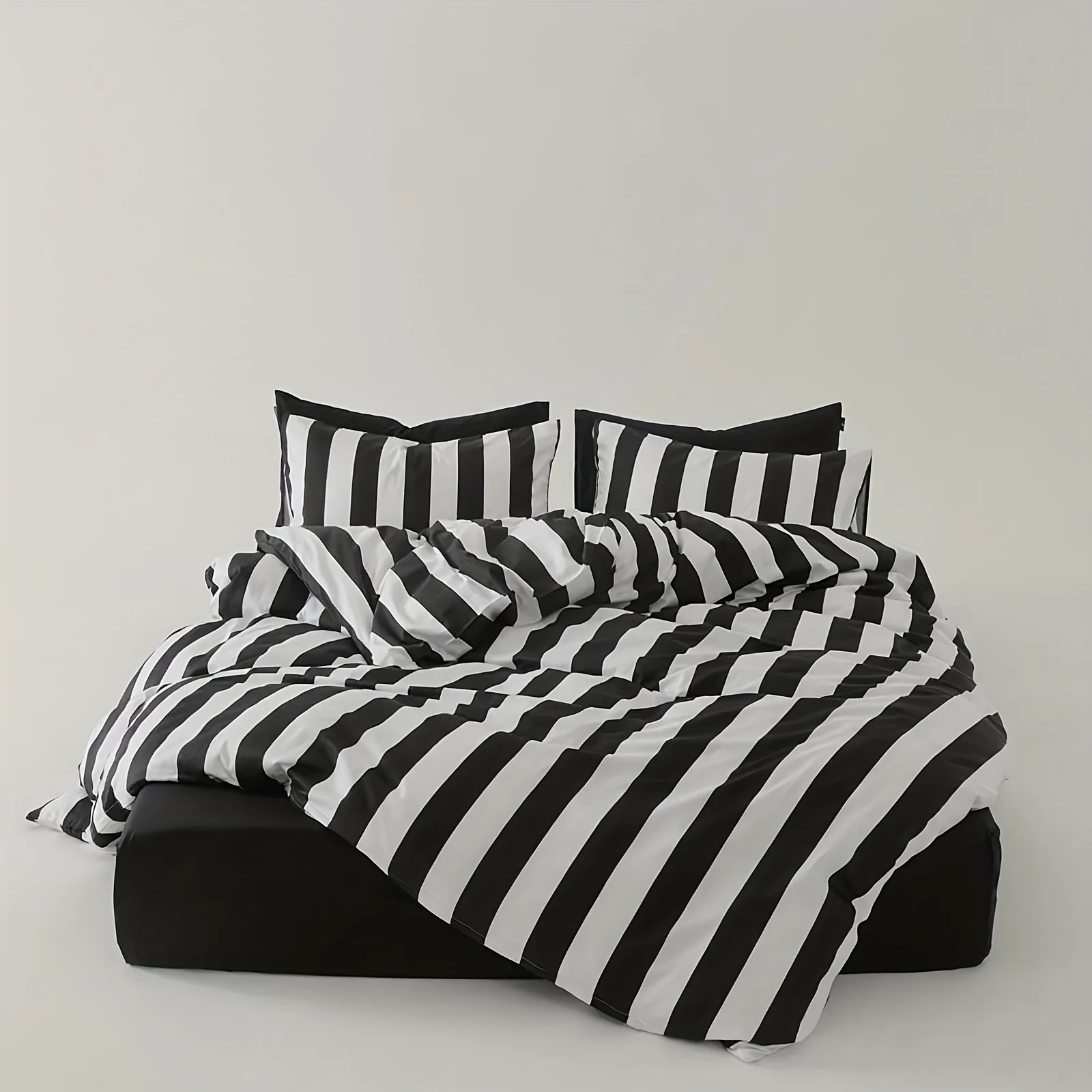 Black and White Striped Minimalist Style Printed Cotton Duvet Cover Three-Piece Set (2 Pillowcases + 1 Duvet Cover) Without Pillow Inserts or Quilt Inserts, Geometric Striped Pure Cotton Bedspread Three-Piece Set, Ultra-Soft and Comfortable Pure Cotton Breathable Bedding Duvet Cover Set, Suitable for Bedrooms and Guest Rooms, Dormitories, Zipper-Style Duvet Cover + Pocket Pillowcase (Actual Product Does Not Include Black Fabric Label)