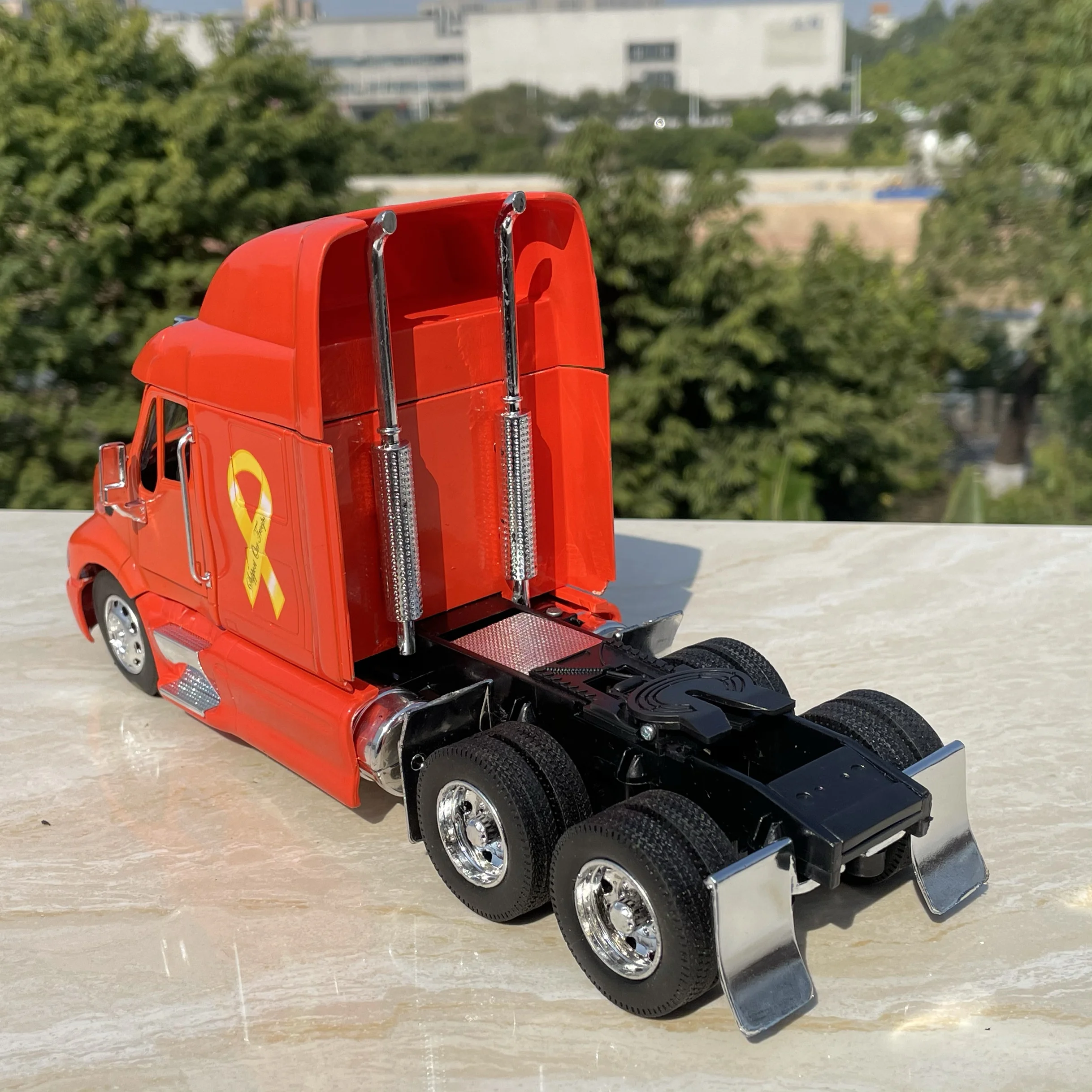 Modelo de coche de aleación de camión pesado americano Peterbilt 1:32