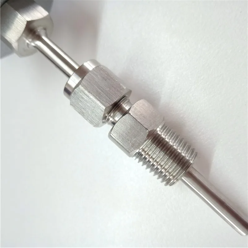 Movable thread type temperature sensor