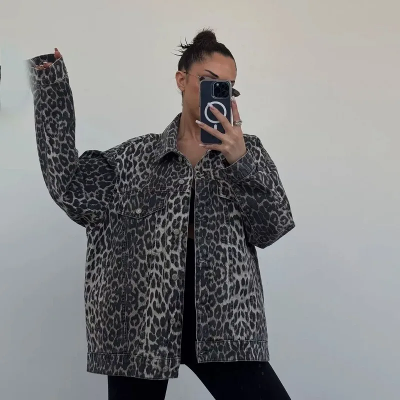 Streetwear Casual Leopard Print Denim Jacket for Women in Autumn, Loose Pocket Button Trendy Retro Denim Jacket Mid-length Style