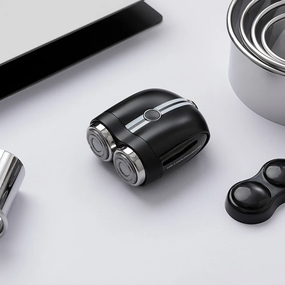 ชาร์จไฟฟ้ากันน้ําสําหรับเดินทางผู้ชายแบบพกพาไร้แปรงถ่าน