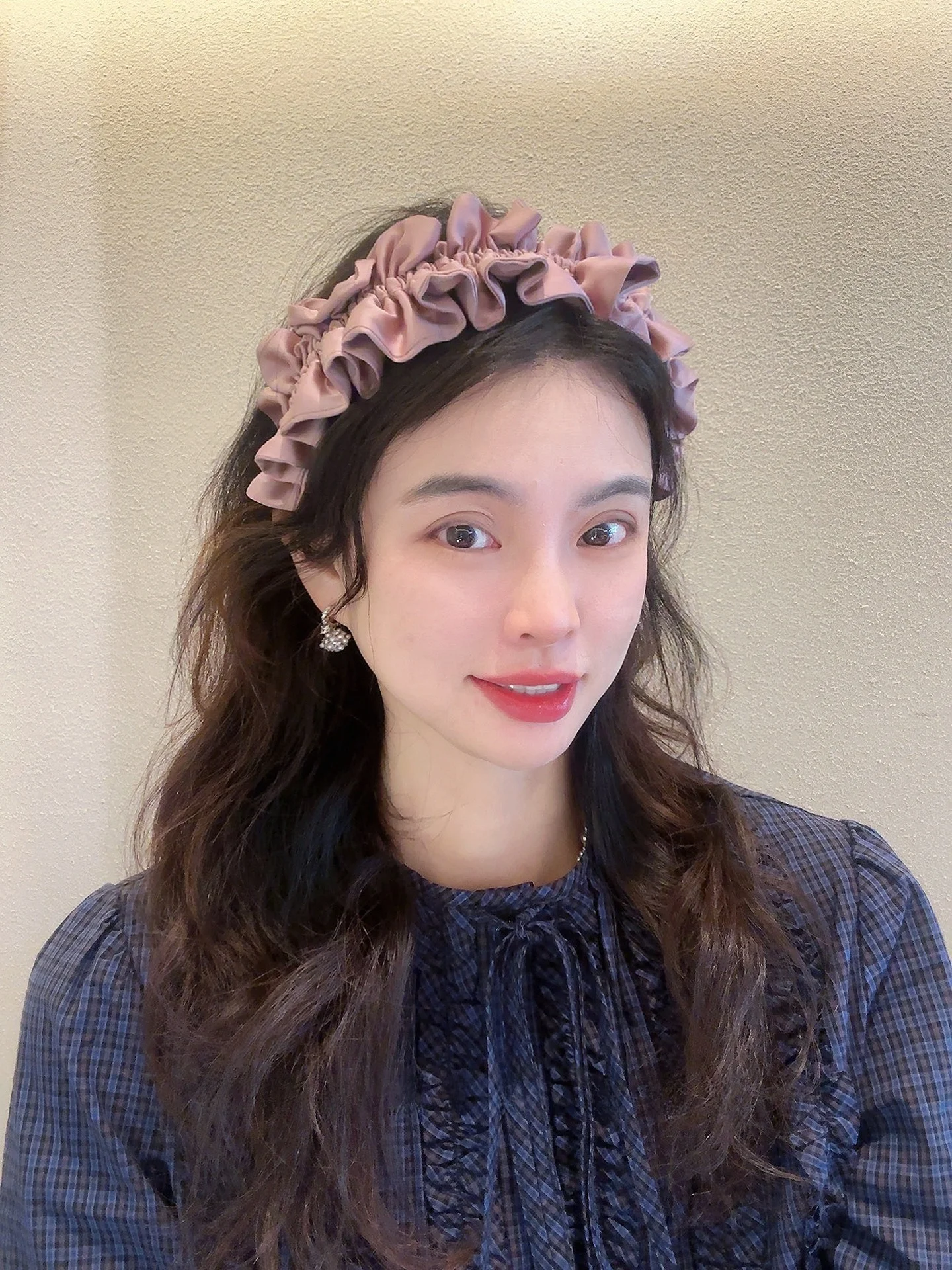 甘くてファッショナブルなピンクのプリーツヘアバンド、ハイカットヘッドバンド、クッキーブランド生地素材、大人向け、様々なシーンに最適