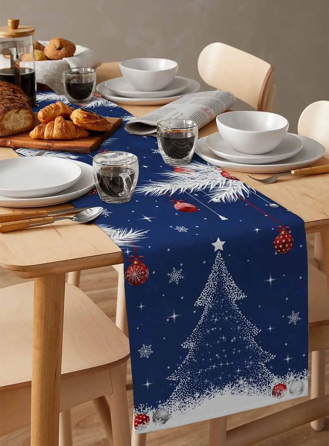 【Snowflake Christmas】Table Runner, Durable & Practical, Universal Table Runner for Family Banquets & Festive Celebrations