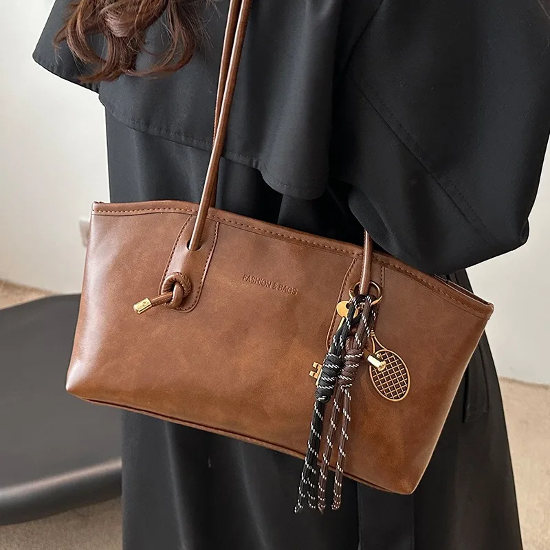

2025 Fall/Winter New Large-Capacity Bags, Women's Fashion Commuter Shoulder Bags, Casual Niche Design, Personality Tote Bags