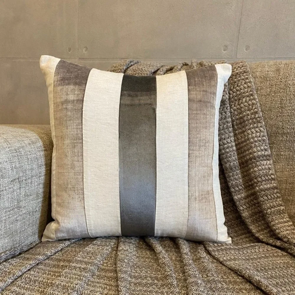 أغطية وسائد مخططة مخملية حديثة مقاس 26 × 26 | حافظات وسائد باللون الرمادي المرقعة لديكور المنزل المعاصر #5