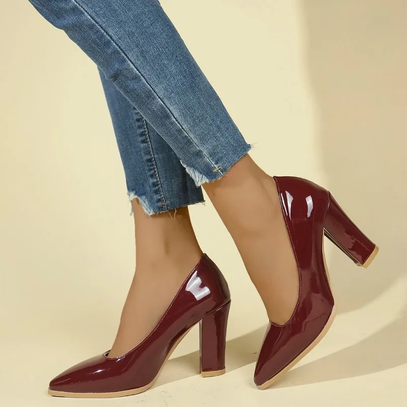Chaussures basses à talons épais pour femmes, nouvelle mode d'automne, pointues, bouche peu profonde, à enfiler, avec résistance à l'usure antidérapante, 2025