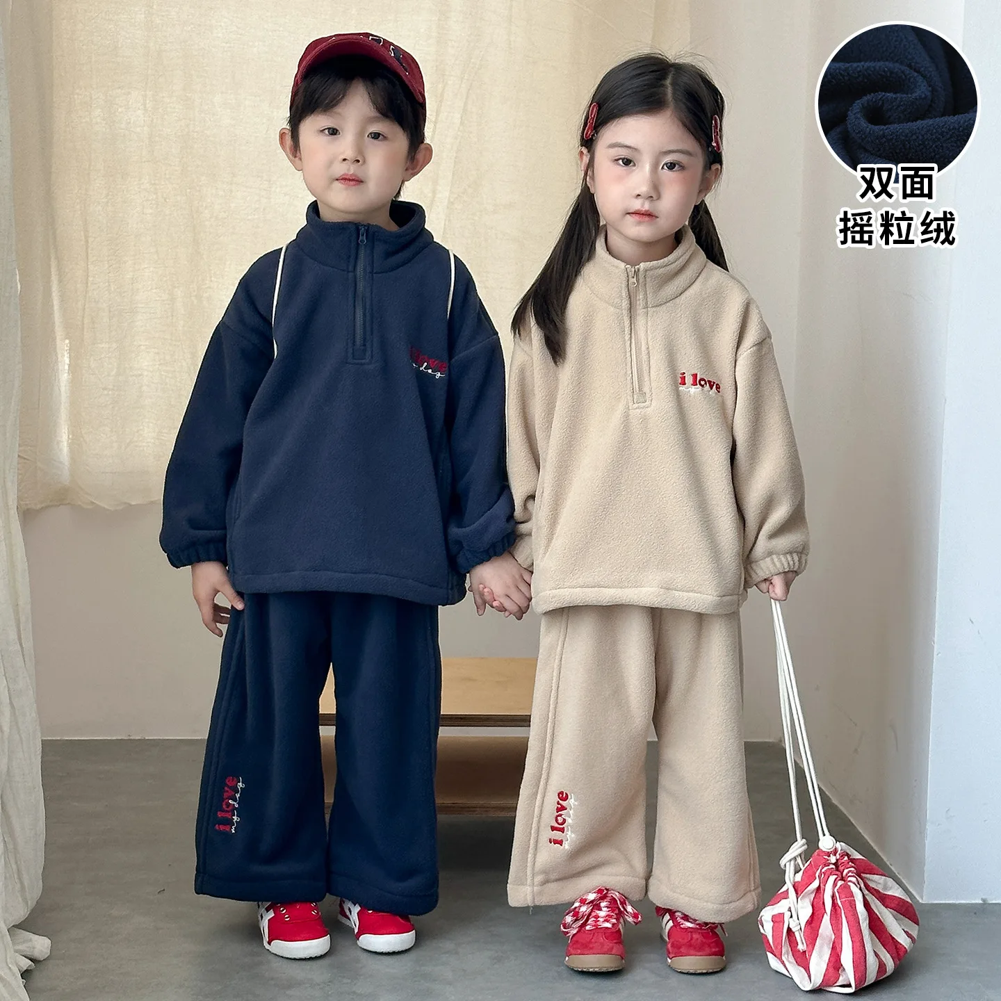 

Новая осенне-зимняя детская одежда для мальчиков и девочек, универсальный комплект в корейском стиле, детский повседневный теплый флисовый комплект из двух предметов