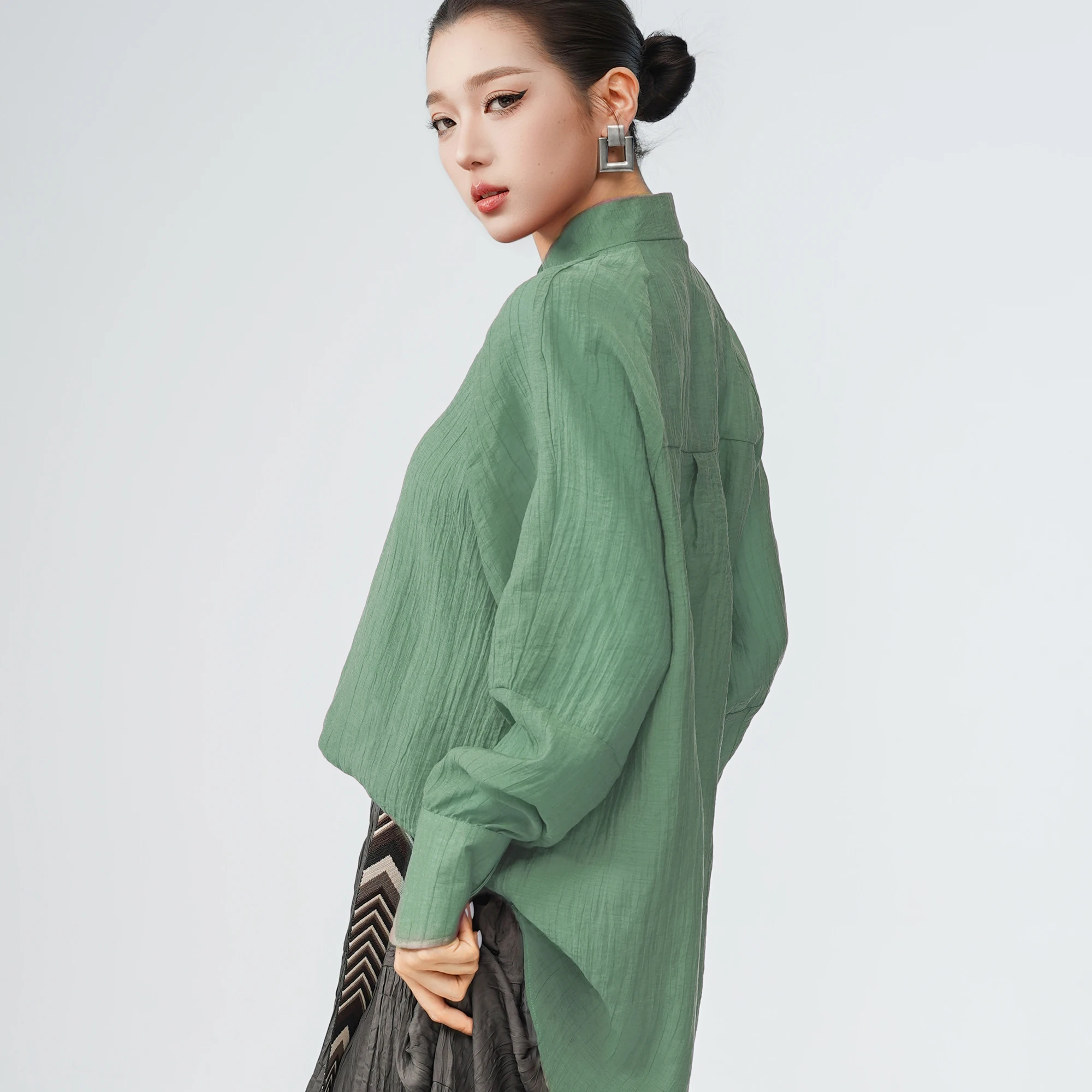 Camicetta con colletto rialzato in nylon Tencel dalla vestibilità ampia Tosa