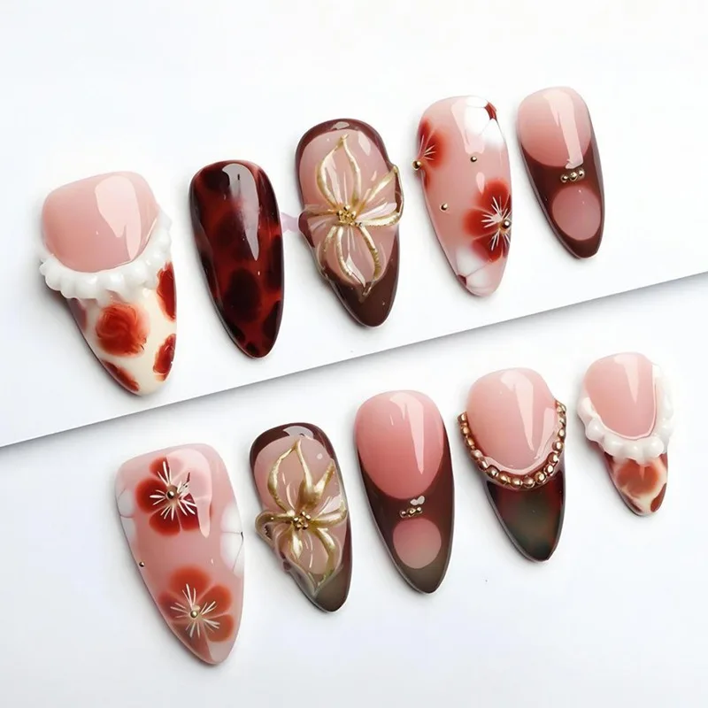 

24 шт., 3D резные золотые цветы, миндалевидные типсы для ногтей, красные узоры для размазывания, французский пресс на накладные ногти, полное покрытие, носимые накладные ногти