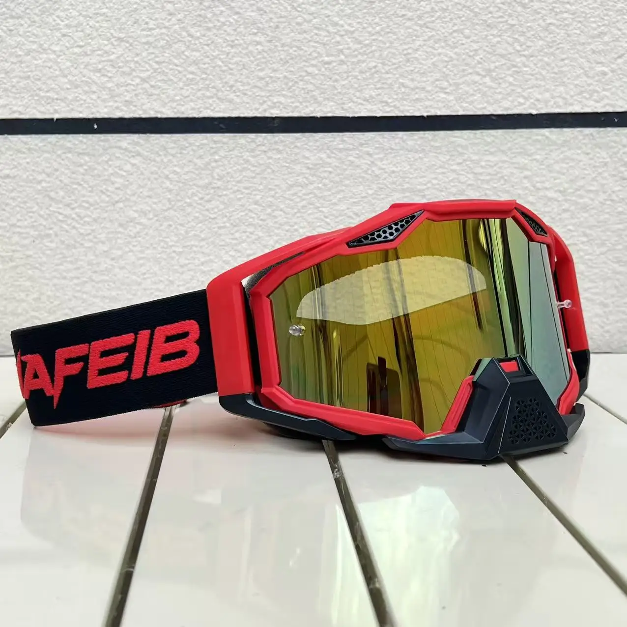 

Motocross goggles sunglasses for men, windproof protective eyewear for skiing, cycling, and racing.