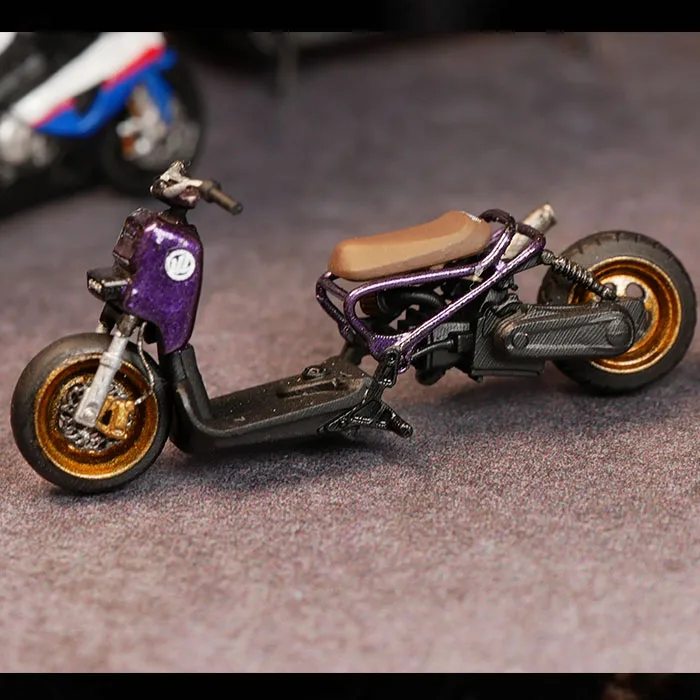 1/64 Scale Japanese Zoomer Original Hella Flush Modified Motorcycle Doll White Model Unpainted Diorame